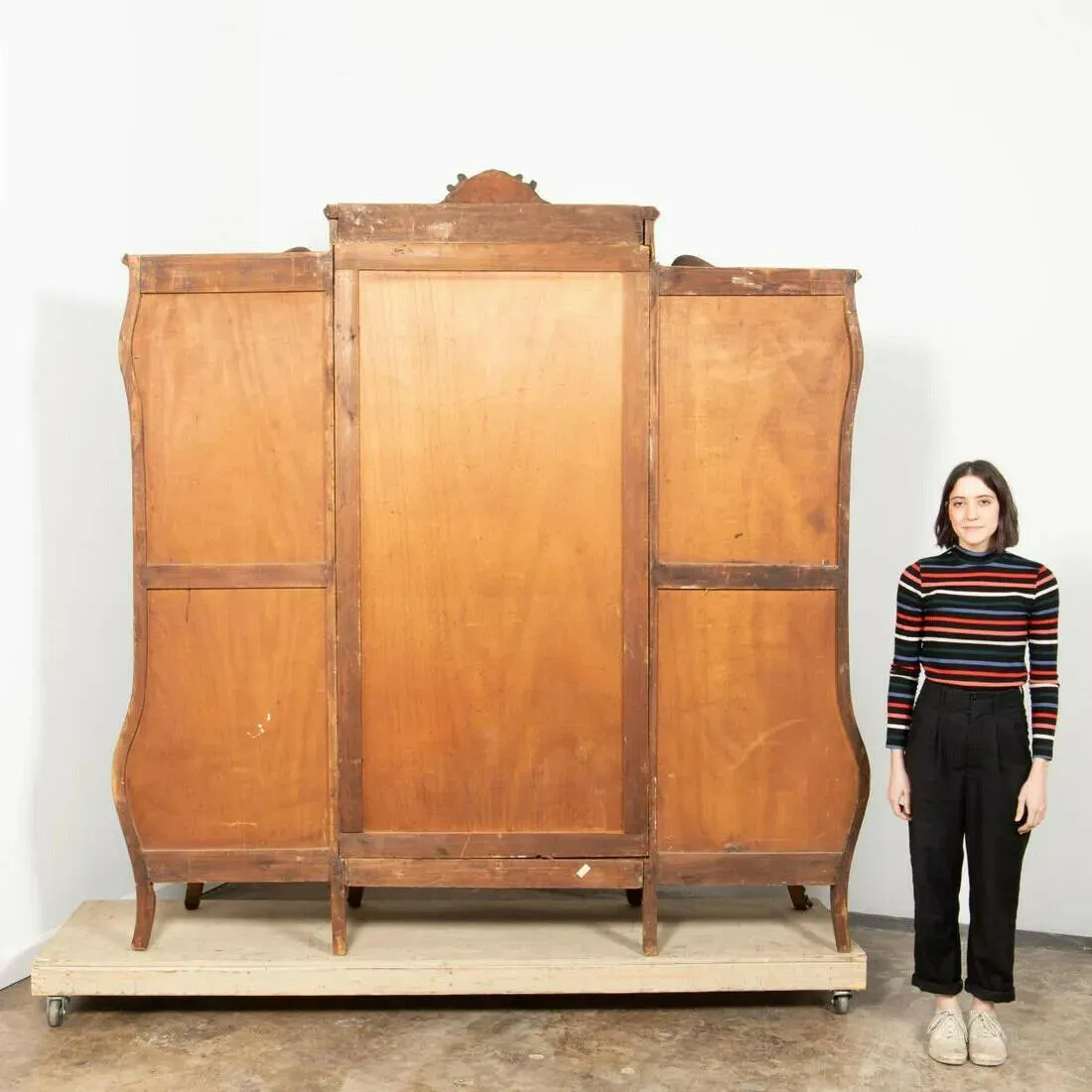 Antique Armoire, Bombe Italian Rococo-Style Burl Walnut Armoire, early 1900s!!