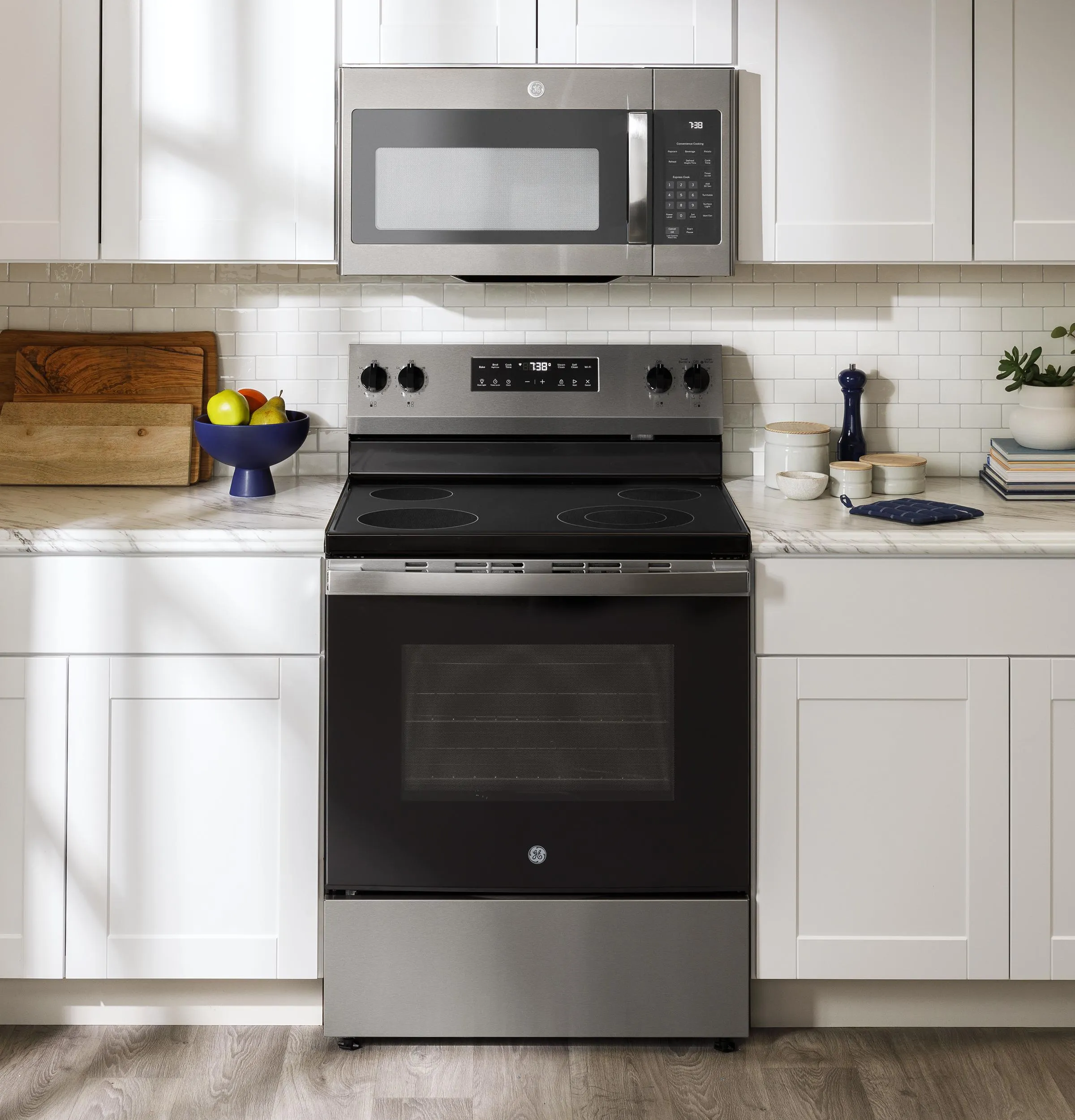 GRF400PVSS GE® 30" Free-Standing Electric Range